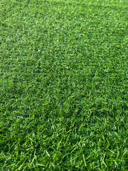 Covor iarba artificiala 15 mm verde pentru balcon si terasa gazon artificial