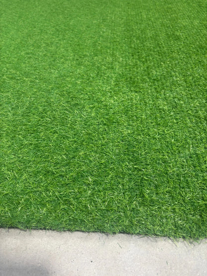 Gazon artificial verde 15 mm pentru gradina si curte iarba artificiala exterior