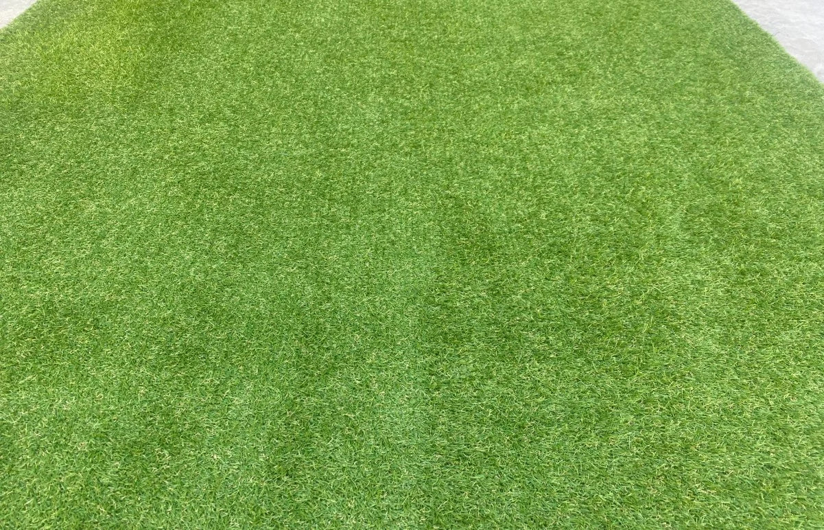 textura gazon artificial 20 mm verde fir dens aspect natural gazon artificial pentru gradina si terasa