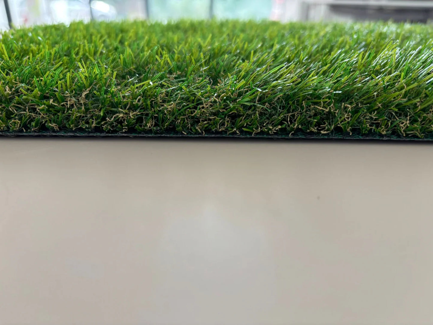 Gazon artificial 25 mm pentru balcon si terasa covor iarba artificiala