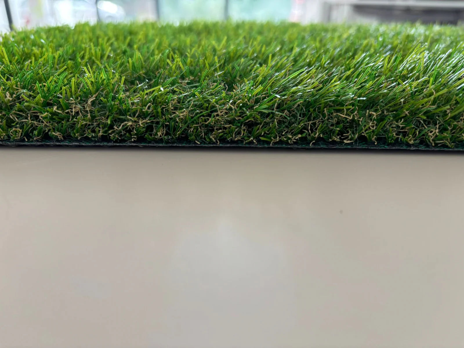 Gazon artificial 25 mm pentru balcon si terasa covor iarba artificiala