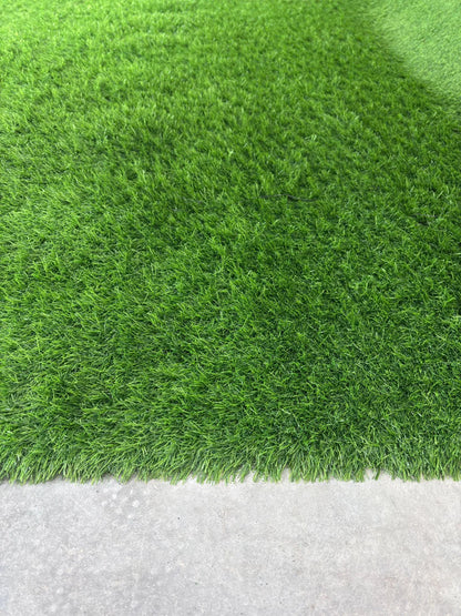 Gazon artificial 30 mm verde cu fir dens, covor iarba artificiala pentru gradina si curte