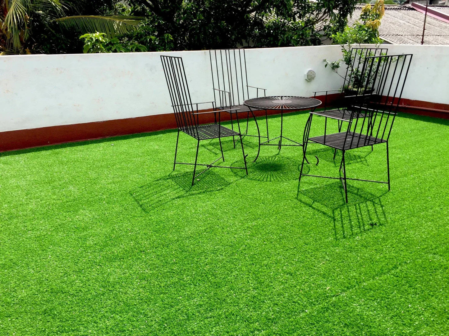 Gazon artificial 30 mm verde montat pe terasa, iarba artificiala pentru balcon si gradina