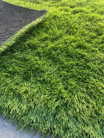 Gazon artificial 40 mm verde natural pentru gradina terasa balcon si curte