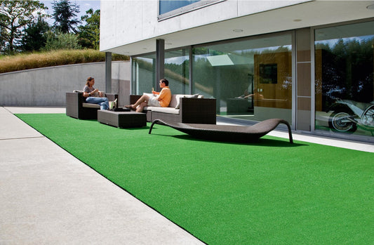gazon artificial verde 7 mm pentru balcon si terasa gazon sintetic decorativ pentru exterior