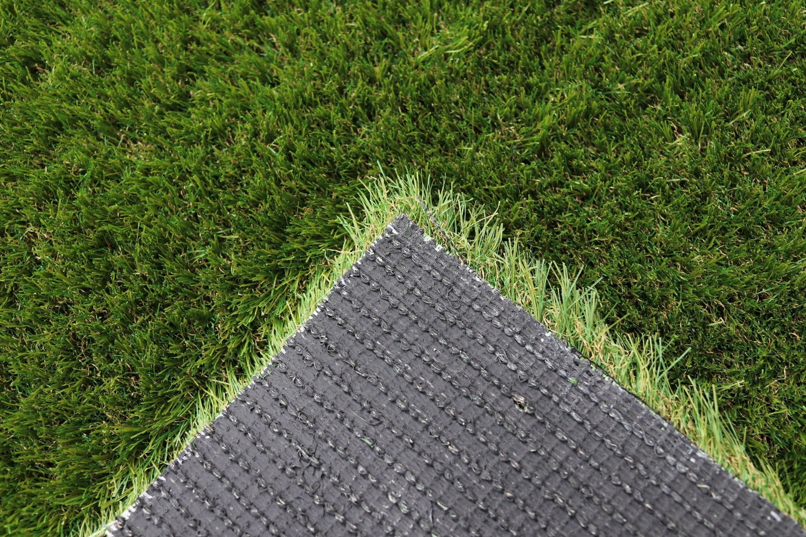 gazon artificial dens 38 mm iarba sintetica premium pentru exterior