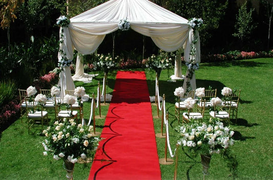 gazon artificial rosu pentru evenimente si alee nunta decorativa