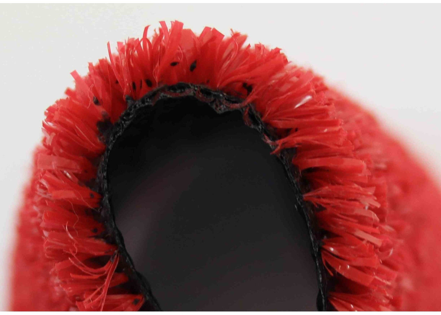 gazon artificial rosu cu fibre dense pentru decor interior si exterior