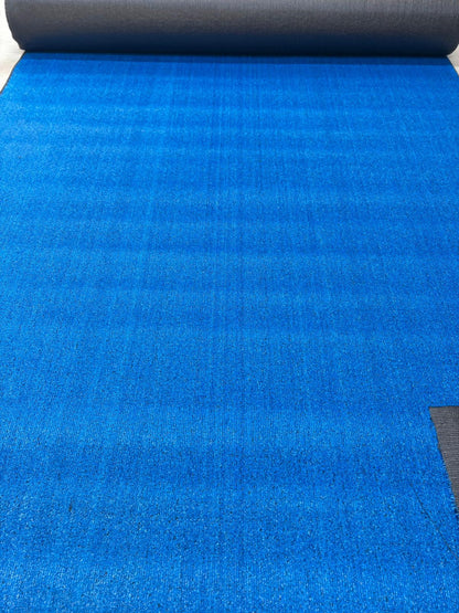 textura gazon artificial turcoaz cu fibre dense pentru decor exterior
