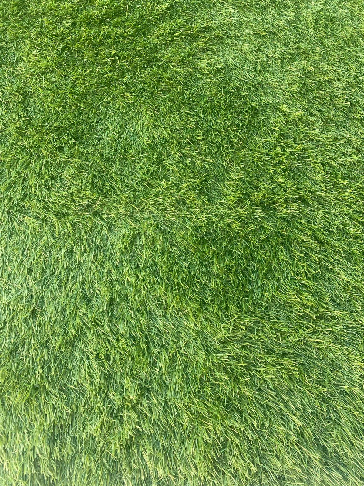 textura gazon artificial verde 30 mm cu aspect natural gazon sintetic pentru gradina si terasa