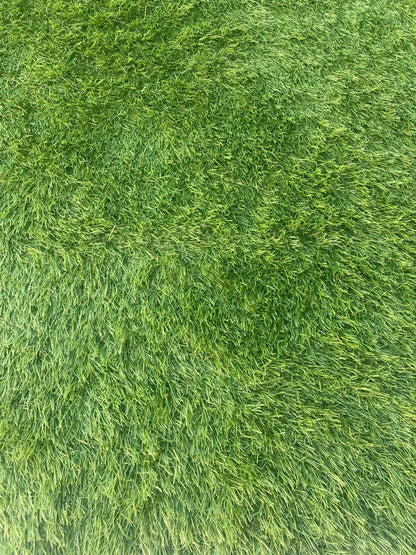 textura gazon artificial verde 30 mm cu aspect natural gazon sintetic pentru gradina si terasa
