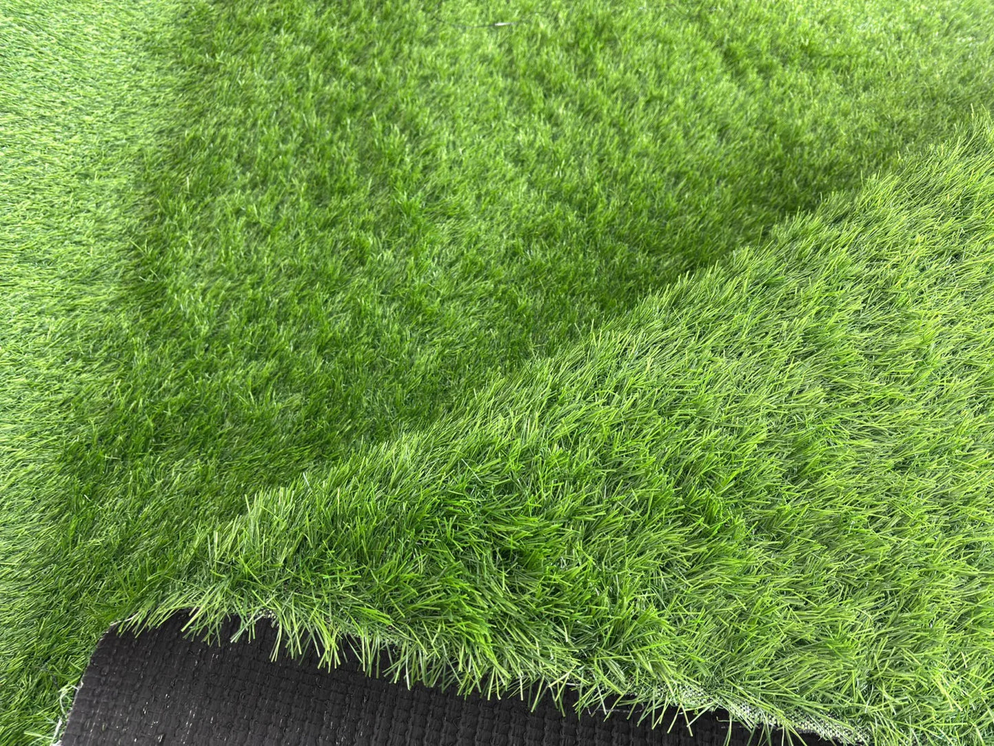 Textura gazon artificial 30 mm, iarba artificiala realista pentru terasa, balcon si gradina