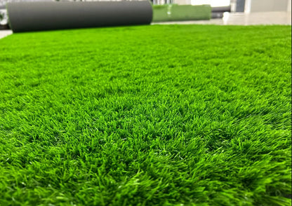 Iarba artificiala verde 40 mm textura deasa gazon artificial pentru curte si gradina